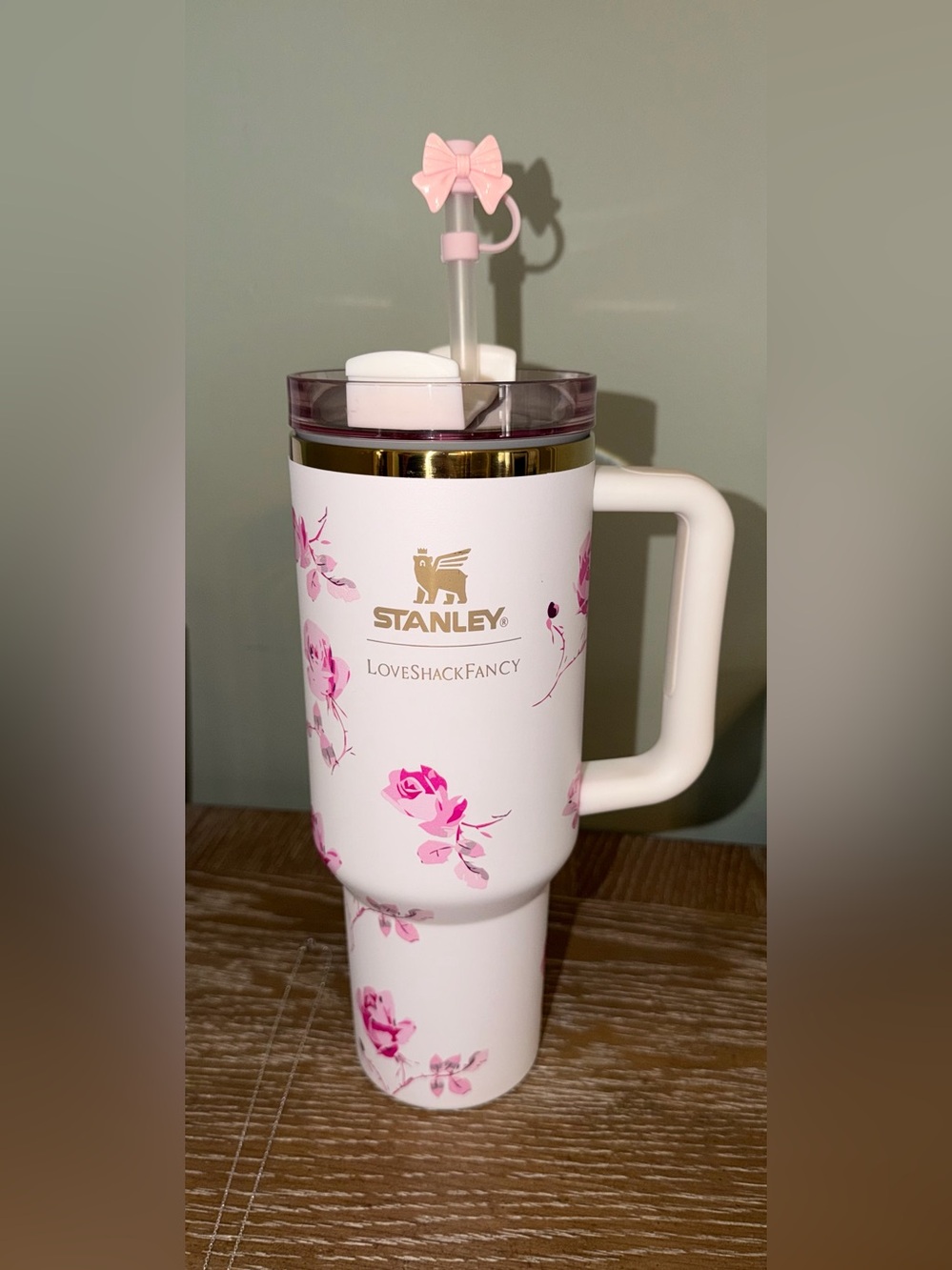 White pink floral 40oz stanley tumbler, straw with pink bow, make an offer!